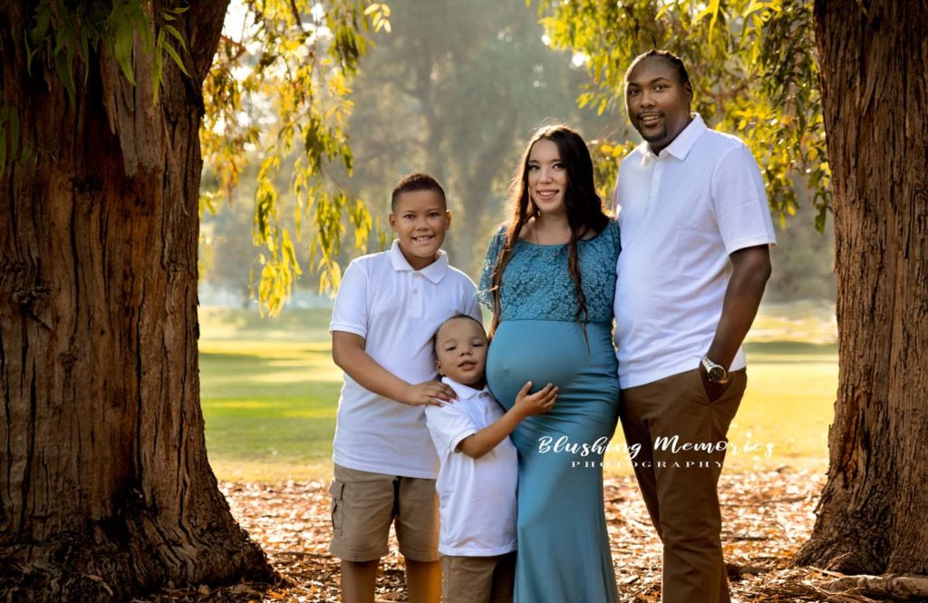 Outdoor Maternity photoshoot with the family in Eldorado hills