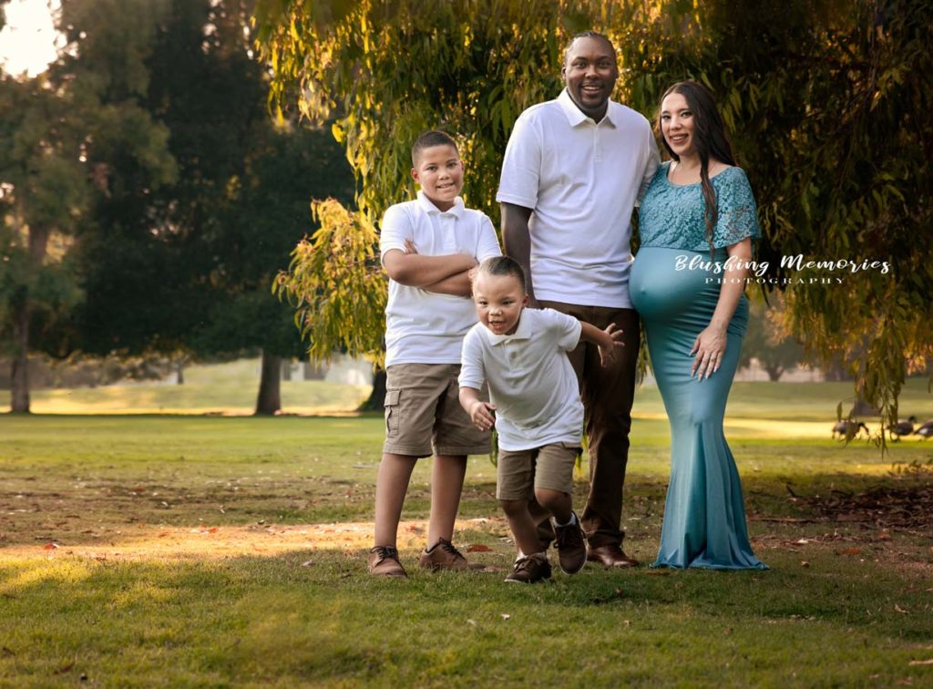 Outdoor family Maternity photoshoot in Folsom, CA