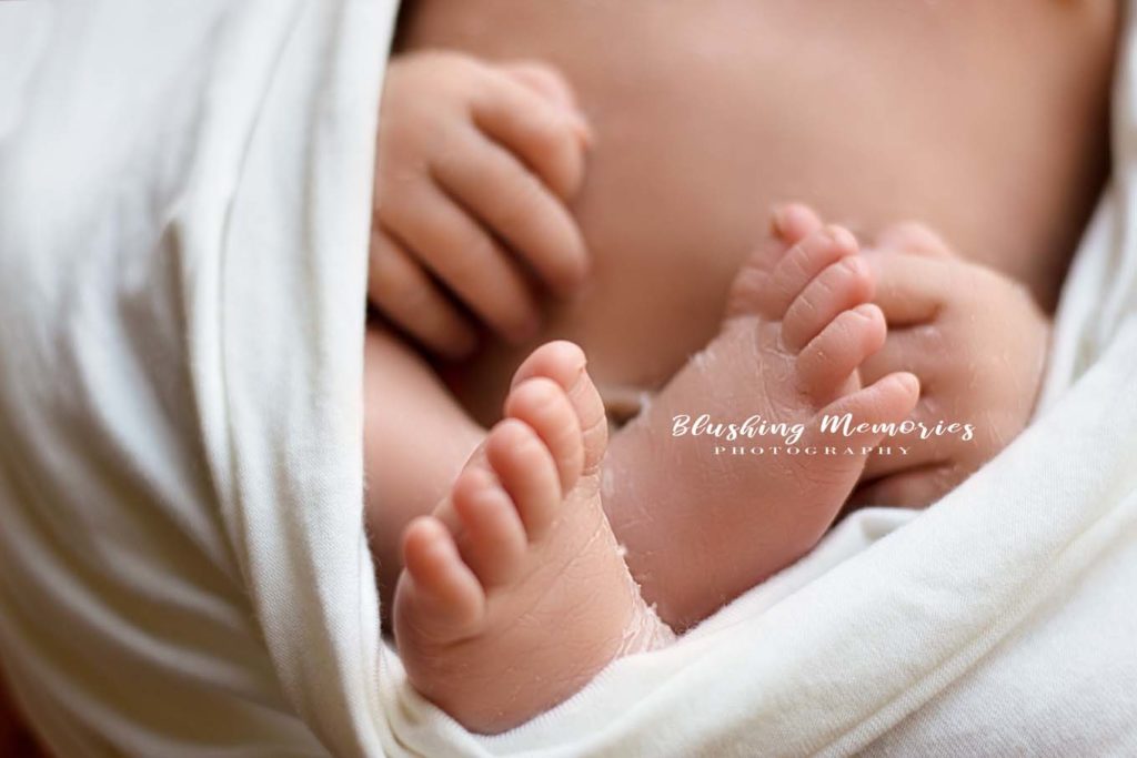 Macro details of hands and toes during a newborn photo session at blushing memories Studio in Folsom, CA